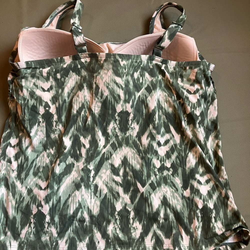 Duluth Trading Co Suit Up Tankini 2-PIECE Swim Set Green Ikat Print Size 18 - Picture 4 of 15